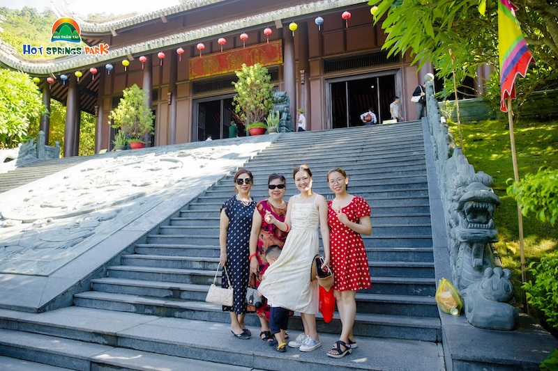 tour Núi Thần Tài